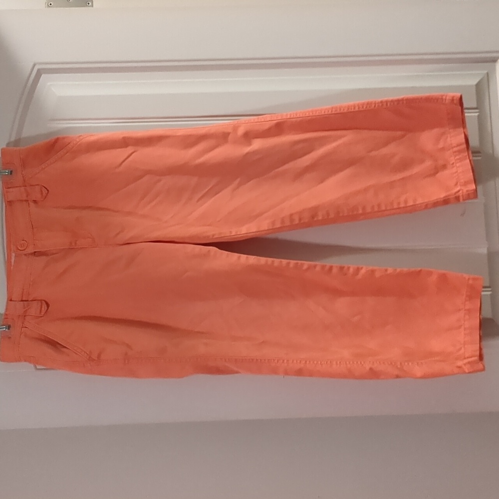 Ladies DKNY Salmon colored cropped jeans size 8